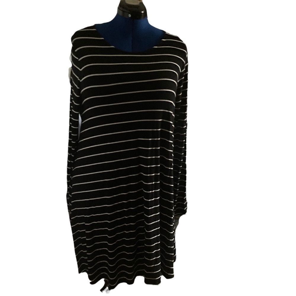 OLD NAVY, Women’s Large Black & White striped, stretchy,‎ long sleeve dress